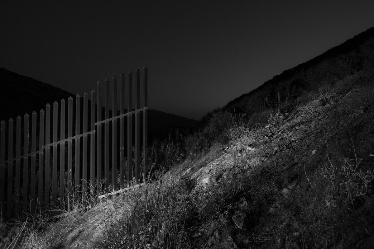 Edge of Mexican United States Barrier, 2018 ©Bil Zelman